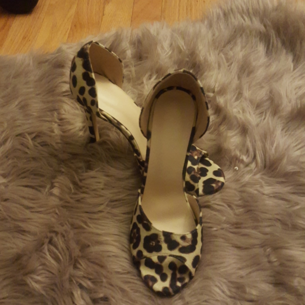 Womens open toe cheeta print heels